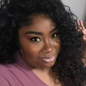 Meet your Posher, Ebony